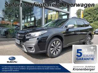 Schräge Frontansicht auf einen Subaru Outback , freigestellt