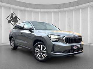 Schräge Frontansicht auf einen Skoda Kodiaq , freigestellt