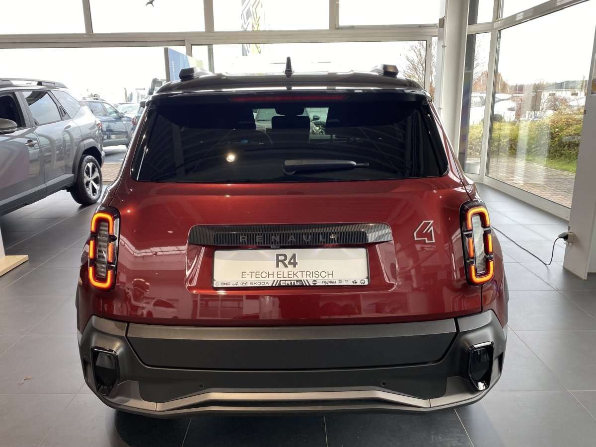 Fahrzeugbild eines Renault 4 E-TECH