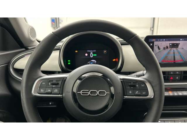 Fahrzeugbild eines Fiat 600 Elektro