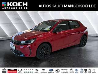 Schräge Frontansicht auf einen Opel Corsa , freigestellt