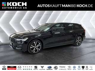 Schräge Frontansicht auf einen Volvo V60 , freigestellt