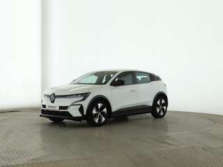 Schräge Frontansicht auf einen Renault Megane E-TECH , freigestellt