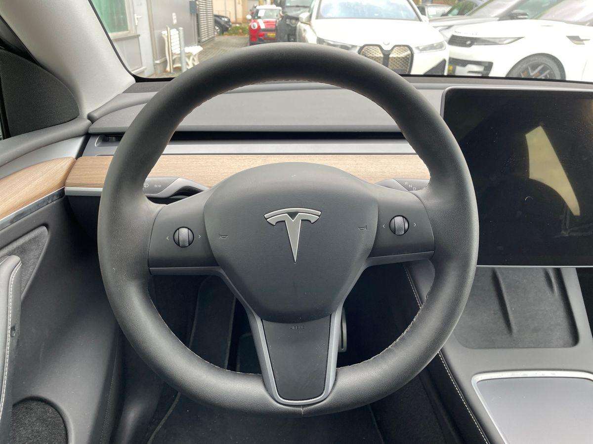 Fahrzeugbild eines TESLA Model Y