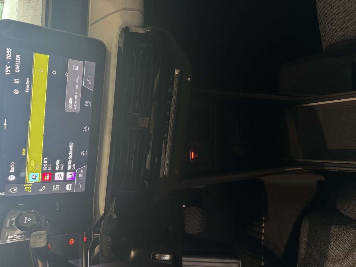 Fahrzeugbild eines Renault 4 E-TECH