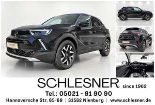 Schräge Frontansicht auf einen Opel Mokka , freigestellt