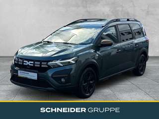Schräge Frontansicht auf einen Dacia Jogger , freigestellt