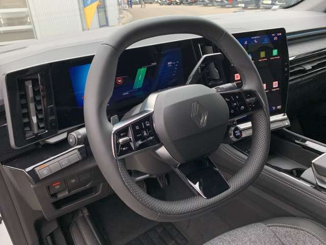 Fahrzeugbild eines Renault Rafale