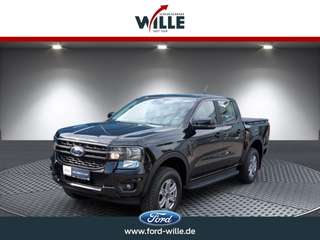 Schräge Frontansicht auf einen Ford Ranger , freigestellt