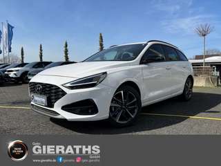 Schräge Frontansicht auf einen Hyundai i30 , freigestellt