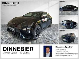 Schräge Frontansicht auf einen Kia EV4 , freigestellt