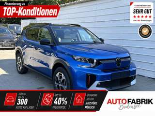 Schräge Frontansicht auf einen Citroën C3 Aircross , freigestellt