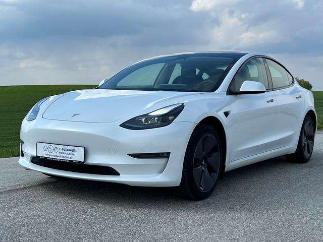 Fahrzeugbild eines TESLA Model 3
