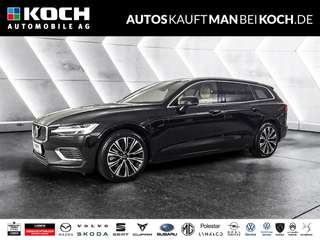 Schräge Frontansicht auf einen Volvo V60 , freigestellt
