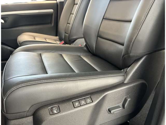 Fahrzeugbild eines Peugeot Traveller