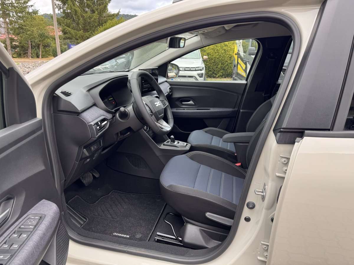 Fahrzeugbild eines Dacia Jogger