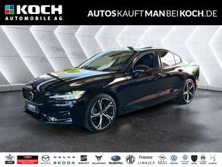 Schräge Frontansicht auf einen Volvo S60 , freigestellt