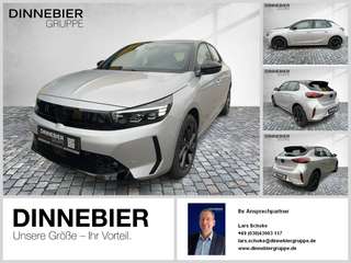 Schräge Frontansicht auf einen Opel Corsa , freigestellt
