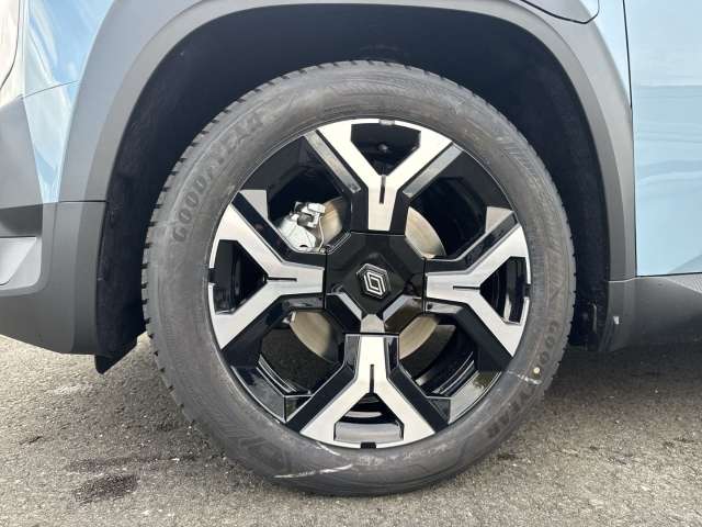 Fahrzeugbild eines Renault 4 E-TECH