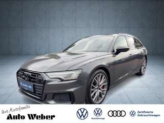 Schräge Frontansicht auf einen Audi A6 , freigestellt