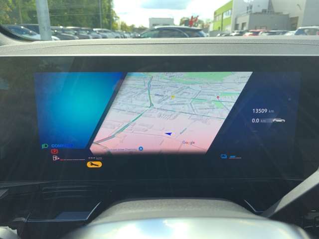 Fahrzeugbild eines Renault Rafale