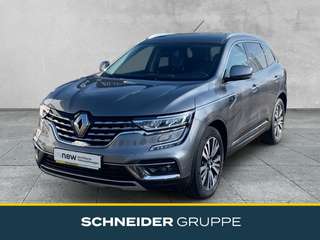 Schräge Frontansicht auf einen Renault Koleos , freigestellt
