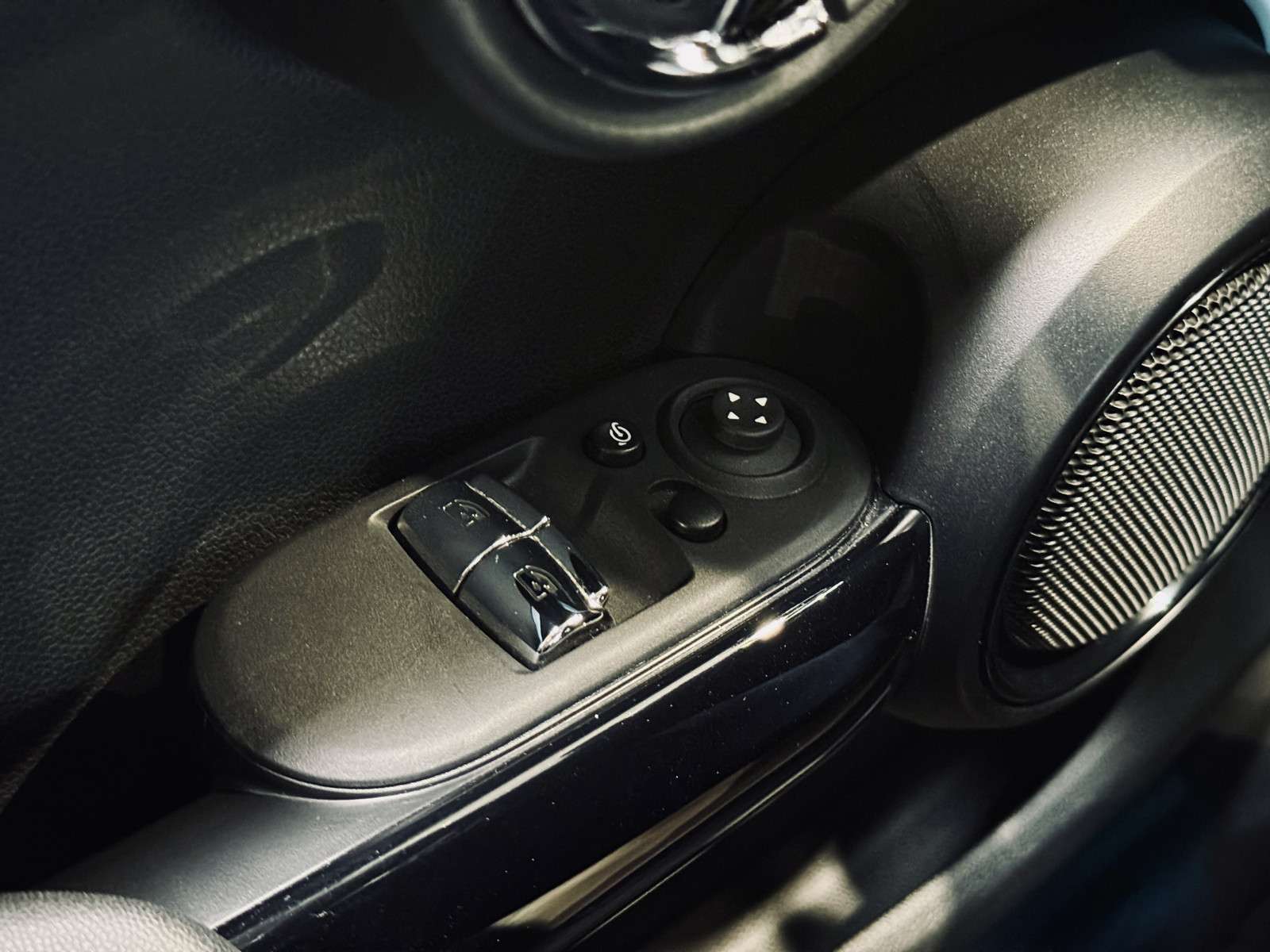 Fahrzeugbild eines MINI COOPER
