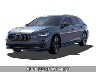 Schräge Frontansicht auf einen Skoda Superb , freigestellt
