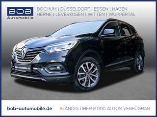 Schräge Frontansicht auf einen Renault Kadjar , freigestellt