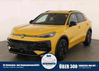 Schräge Frontansicht auf einen Volkswagen T-Roc , freigestellt