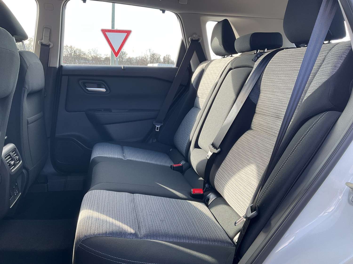 Fahrzeugbild eines Nissan X-TRAIL