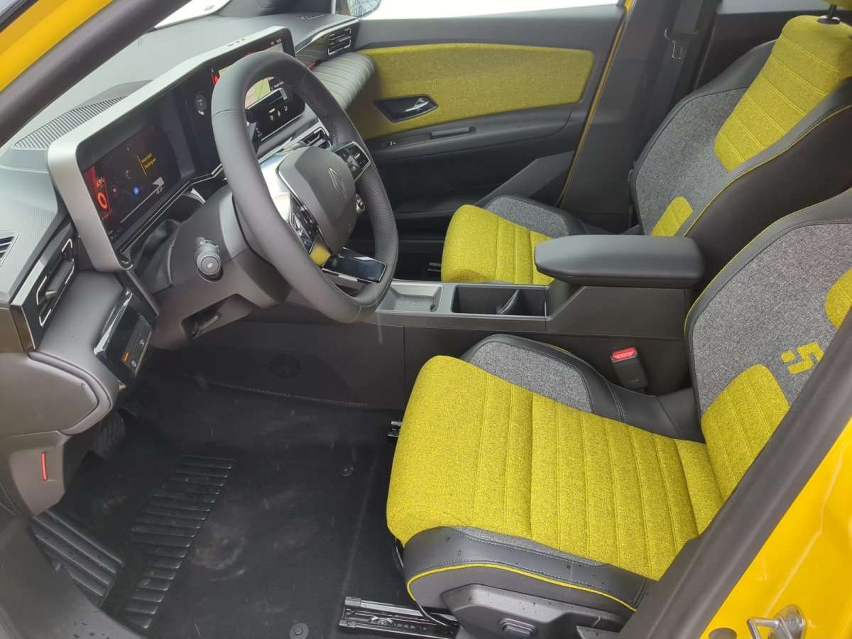 Fahrzeugbild eines Renault 5 E-TECH