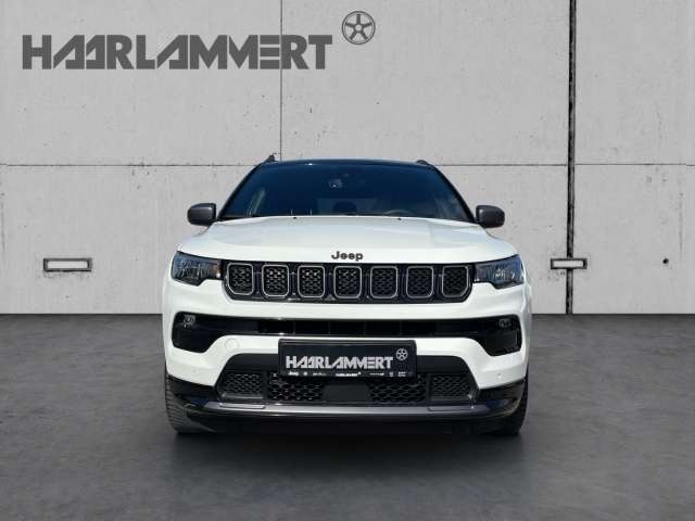 Fahrzeugbild eines Jeep Compass