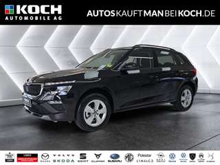 Schräge Frontansicht auf einen Skoda Kamiq , freigestellt