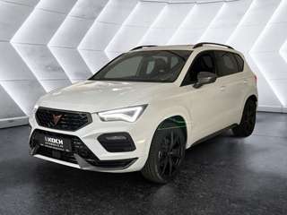 Schräge Frontansicht auf einen CUPRA Ateca , freigestellt