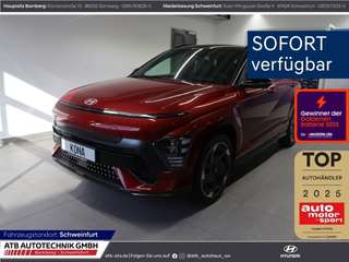 Schräge Frontansicht auf einen Hyundai Kona Elektro , freigestellt