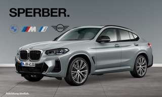 Schräge Frontansicht auf einen BMW X4 , freigestellt
