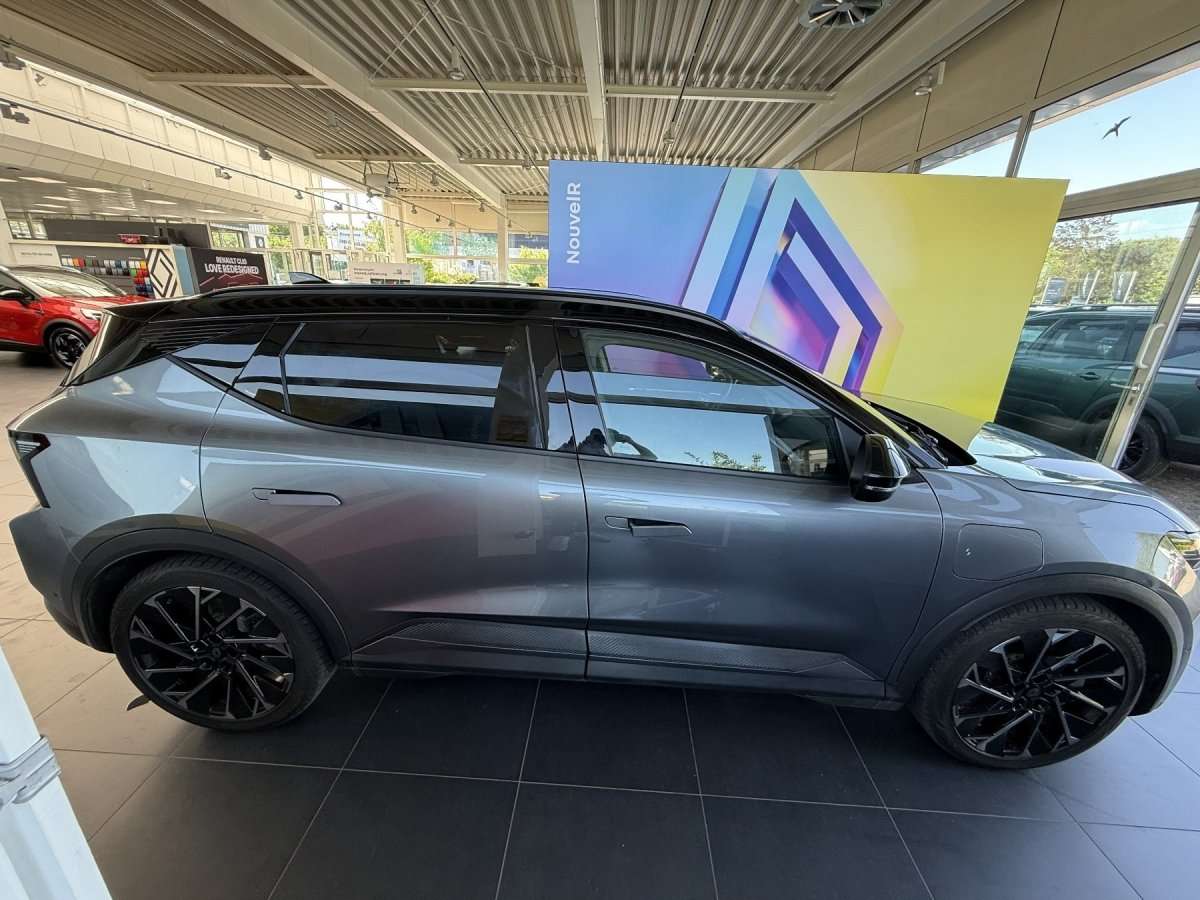 Fahrzeugbild eines Renault Scenic E-TECH