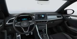 Schräge Frontansicht auf einen Volkswagen T-Roc , freigestellt