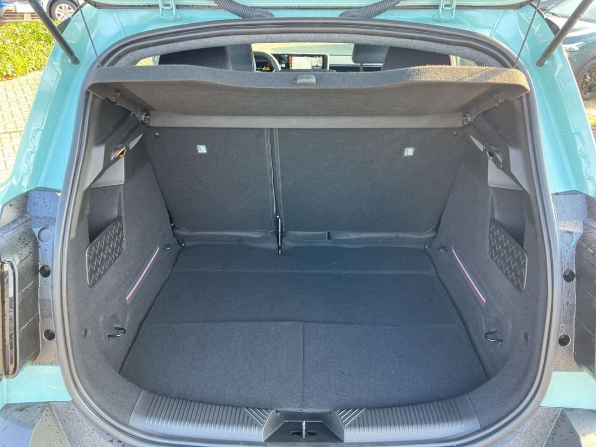 Fahrzeugbild eines Renault 4 E-TECH