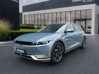 Schräge Frontansicht auf einen Hyundai IONIQ 5 , freigestellt