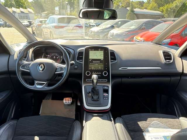 Fahrzeugbild eines Renault Grand Scénic