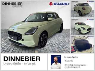Schräge Frontansicht auf einen Suzuki Swift , freigestellt