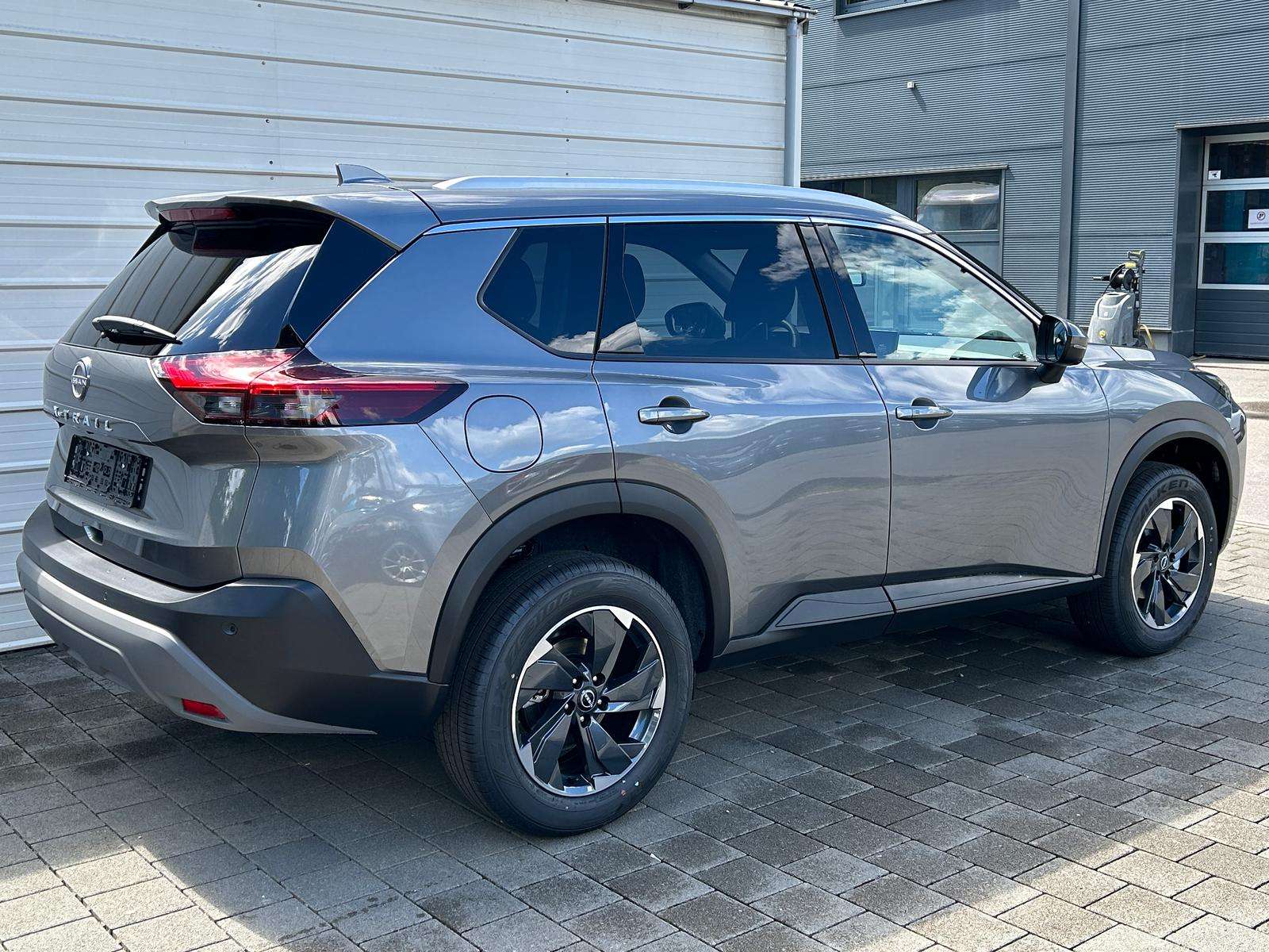 Fahrzeugbild eines Nissan X-TRAIL