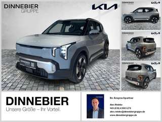 Schräge Frontansicht auf einen Kia EV2 , freigestellt