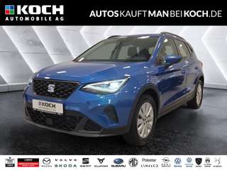 Schräge Frontansicht auf einen SEAT Arona , freigestellt