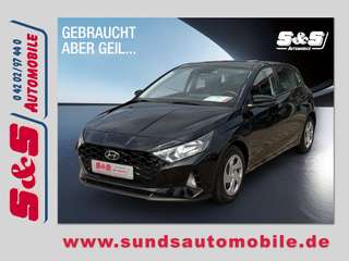 Schräge Frontansicht auf einen Hyundai i20 , freigestellt