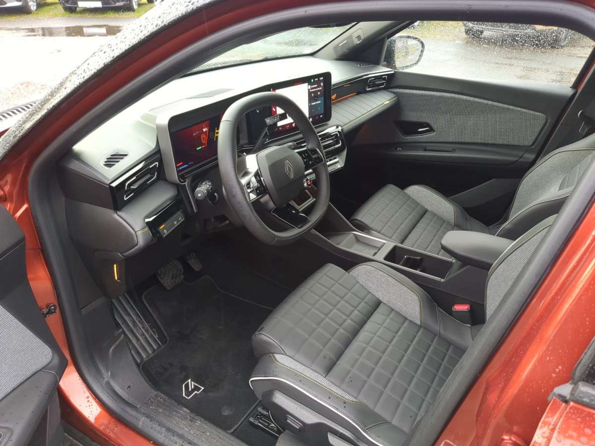 Fahrzeugbild eines Renault 4 E-TECH