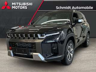 Schräge Frontansicht auf einen SsangYong Torres , freigestellt