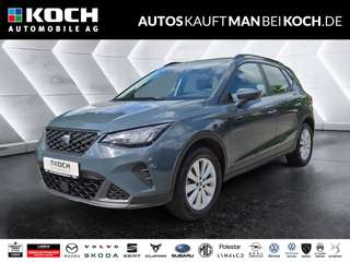 Schräge Frontansicht auf einen SEAT Arona , freigestellt